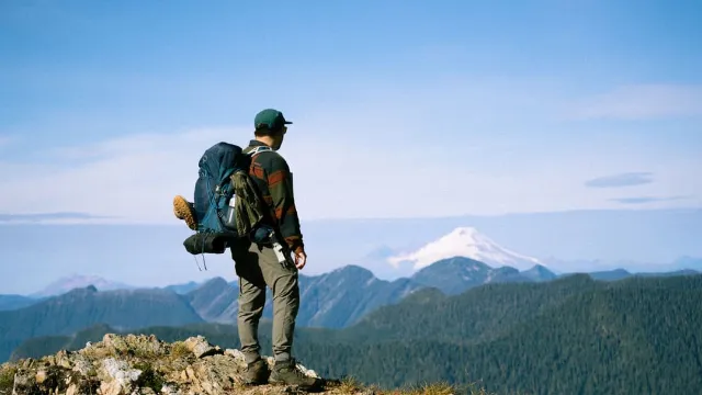 Man impaled by own trekking pole hikes 10 miles to get help