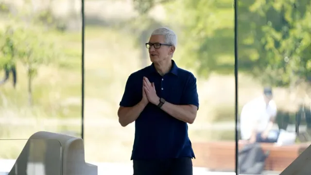 Apple Hits It Out Of The Park With Tim Cook’s Last Earnings As The CEO Despite Scorching-Hot Memory Prices, But Drops The Ball On Services