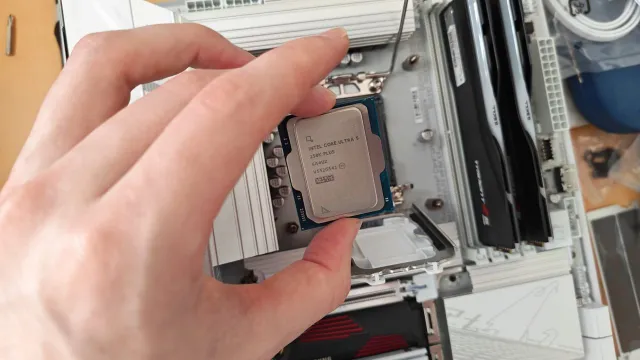 I just awarded this Intel CPU 4/5 stars, and now you can get it with a free AIO cooler and two upcoming games