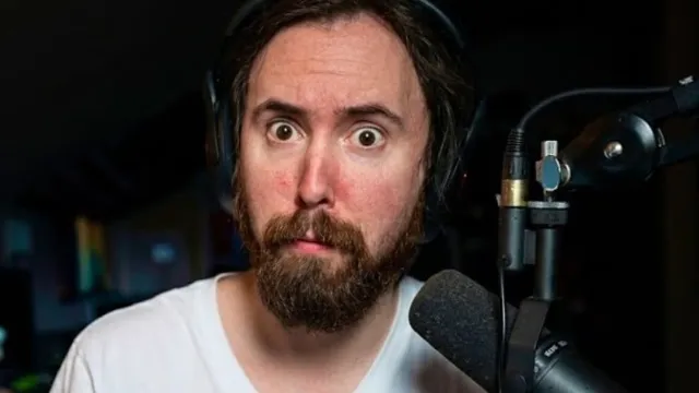 Asmongold reveals he hasn’t showered for a month despite girlfriend Kaise’s demands