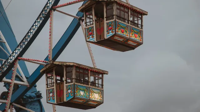 Man who had sex on a Ferris wheel found out he’d gone viral when his boss called