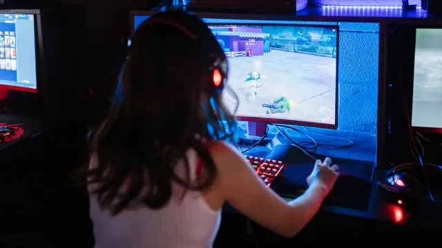 Streamer’s ex mod arrested for allegedly attacking her with knife, pouring hot water on her