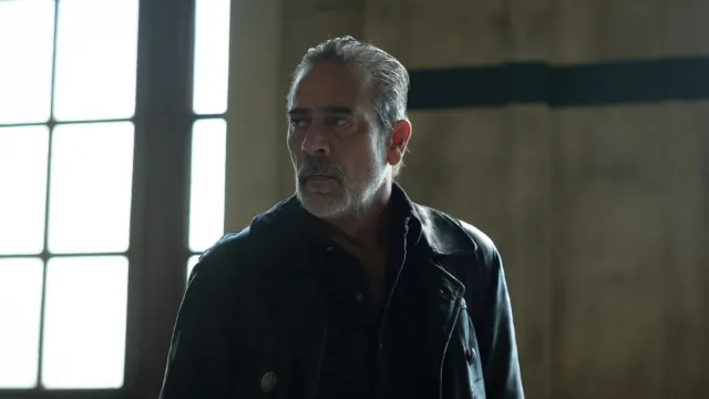 Zack Snyder says that Walking Dead star Jeffrey Dean Morgan wants to play Snake Plissken in Escape from New York reboot: “He’s literally been hitting me up”