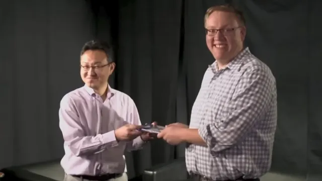 Former PlayStation Execs Recreate Iconic Disc-Sharing Xbox Diss — Without the Physical Games This Time