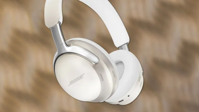 The Bose QuietComfort Ultra Wireless Noise Canceling Headphones Drops Below $200