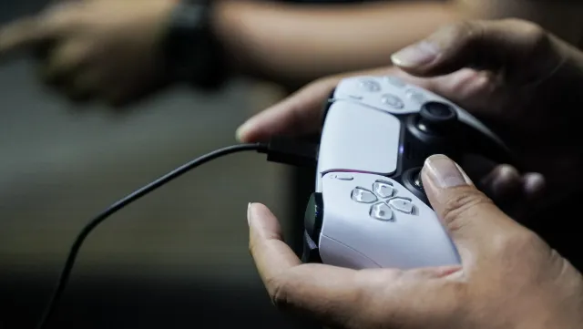 Sony Patent Would Let You Tap Your Card or Phone on Your PlayStation Controller to Make a Payment
