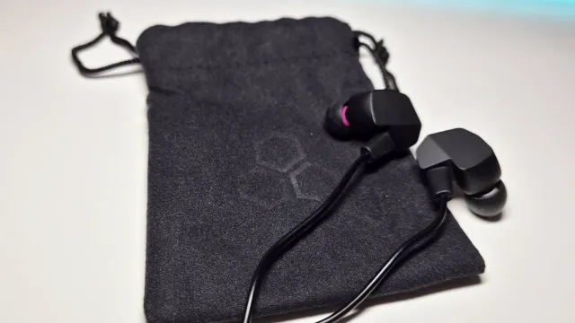 The Final VR3000 earphones bring a headset-level sound to traditional wired buds, but I wish their price wasn't as premium as their sound