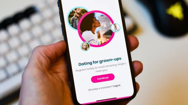 Singapore government releases a dating app and will pay for citizens’ first date
