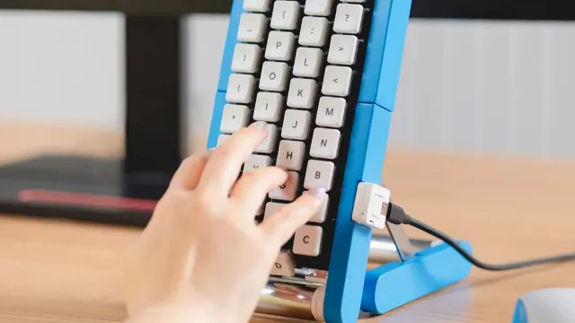 Google reveals conveyor belt keyboard that brings the keys to you