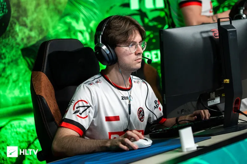 Betclic down to two players as hades leaves and Dr3nquu is benched