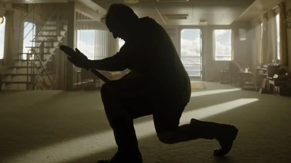 Tom Cruise looks unrecognizable in latest Digger trailer