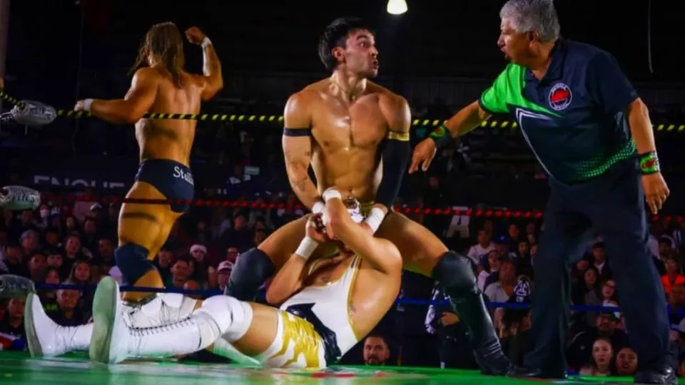 Estate agent quits and moves to Mexico to live out dream as a lucha libre wrestler
