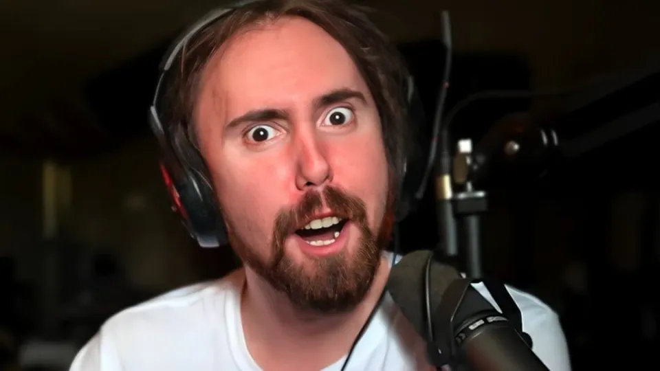 Female streamer spawns in Asmongold’s house and is instantly grossed out by his toilet