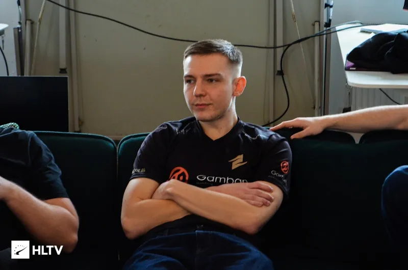 Buzz and Anlelele depart ECSTATIC, nut nut placed on transfer list