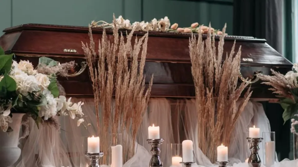 Man fakes his death with coffin and pretend funeral to avoid drink driving charge