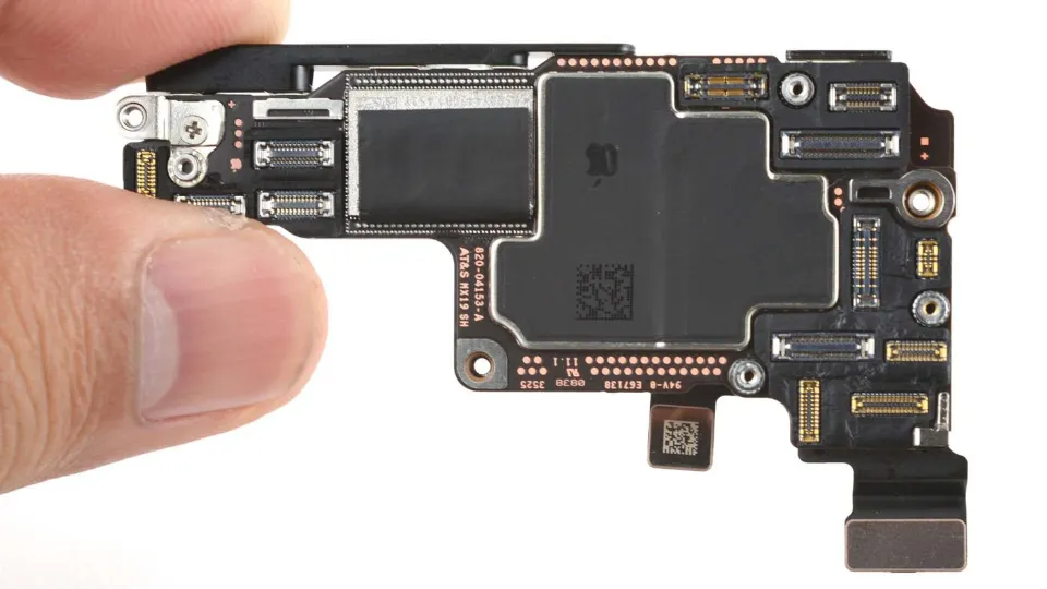 Apple Is Facing A Shift It Never Encountered In Its Two-Decade History; Meeting Customers Wanting The Same LPDDR Memory, But At Higher Margins
