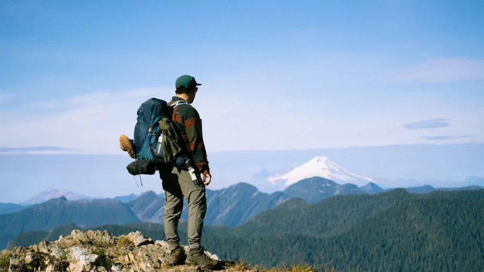 Man impaled by own trekking pole hikes 10 miles to get help