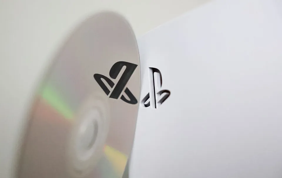 Sony acknowledges backlash, “cautiously” moves ahead with end of PlayStation discs