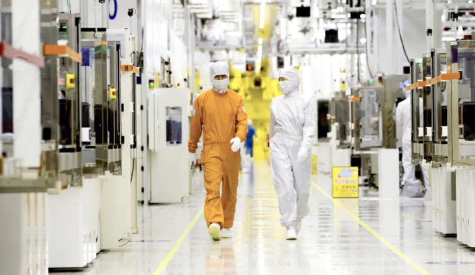 Samsung Joins TSMC in Stalling ASML’s High NA EUV Rollout, Pushing the Costly Machines to 1nm Chips