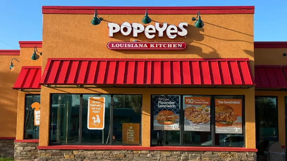 Popeyes responds after customers sue for $1.5M over “condom-like” object in chicken