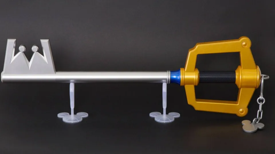 All this Kingdom Hearts talk has me wishing that Bandai would re-release their Keyblade replica so I could live out my Disney dreams