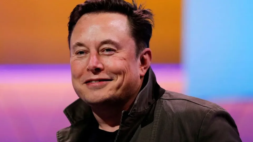 Cards Against Humanity Announces Anti-Elon Musk Monument