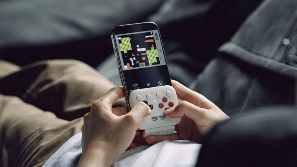 8Bitdo's FlipPad controller lands today, and for under $30, it could beat my go-to Game Boy controller