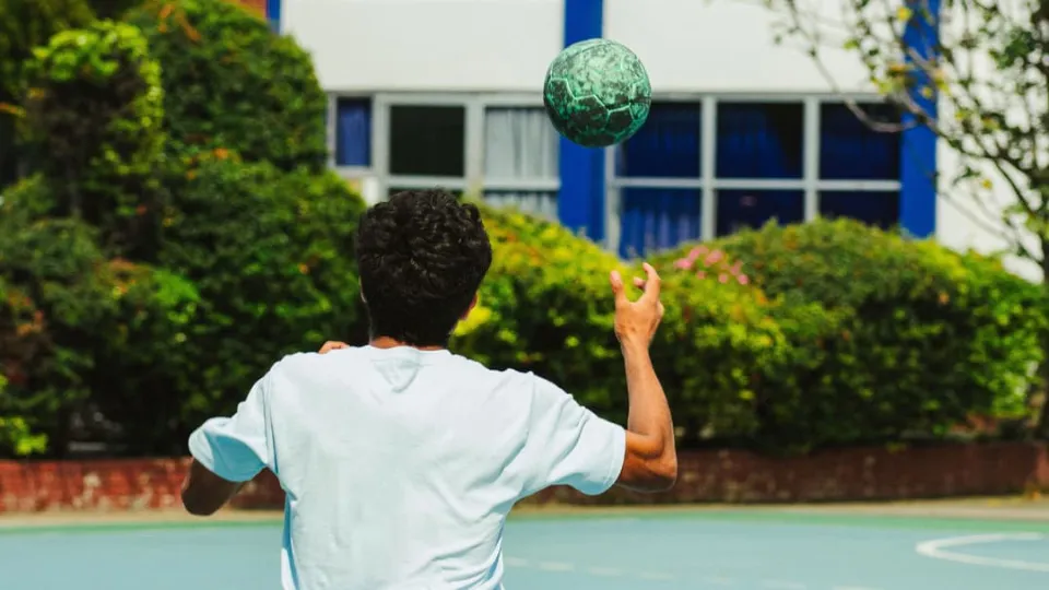 Teen charged with assault as “relentlessly” hitting ex with dodgeballs in gym class puts her in hospital