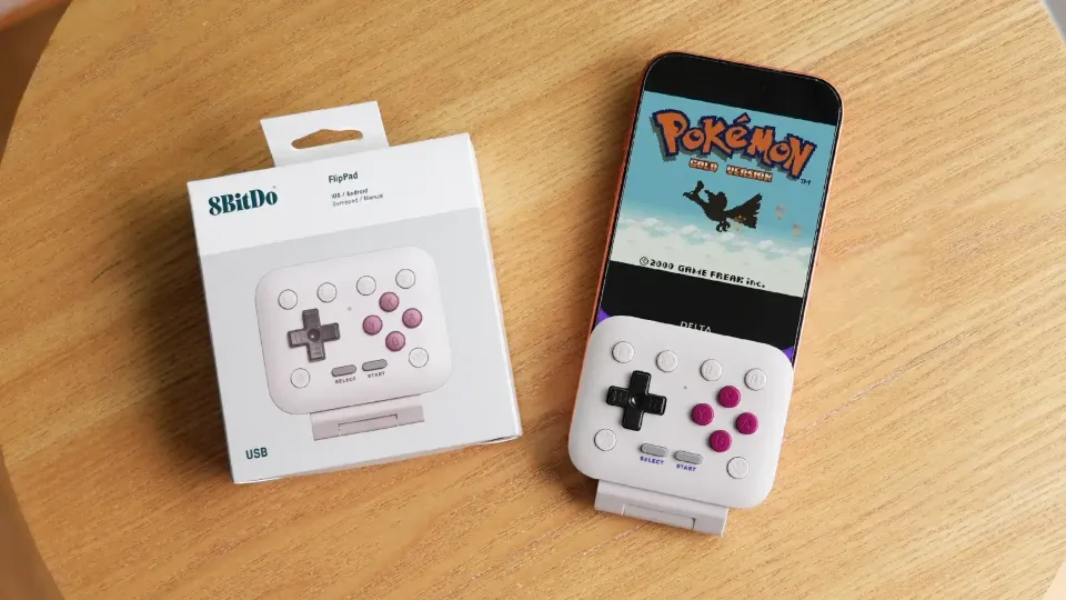 8BITDO's Retro Coloured FlipPad Controller Is Now On Amazon UK/EU