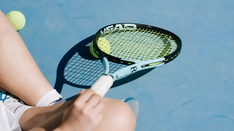 Viral DIY tennis ball grunts every time it is hit