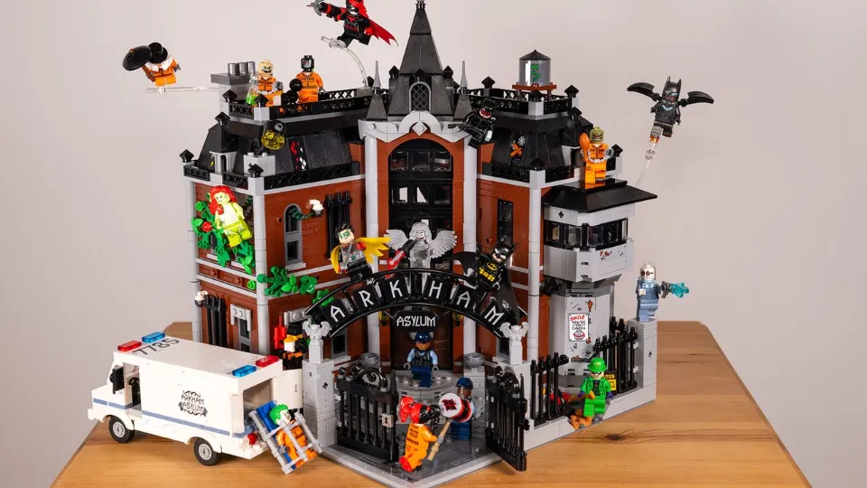 I just built the biggest Lego Batman Arkham Asylum ever produced, and the minifigure lineup is pure insanity