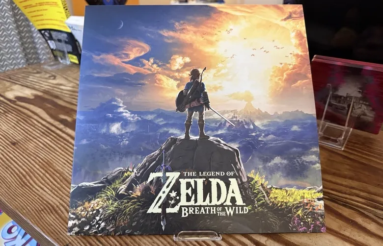 Get a closer look at the Legend of Zelda: Breath of the Wild Deluxe Double Vinyl album